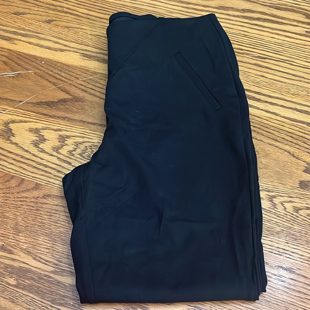 Chicos fab slimming ponte pants size 1 short